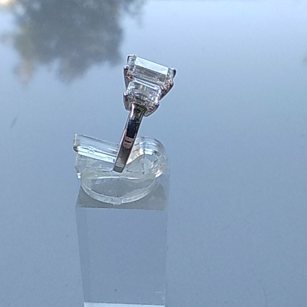Signity Star 3 stone cocktail ring - Picture 5 of 8